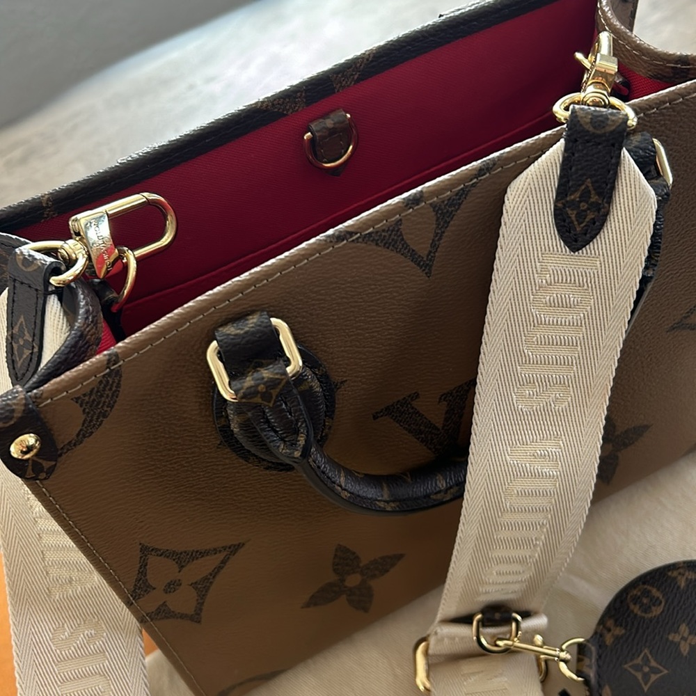 Louis Vuitton - Picture 2 of 3